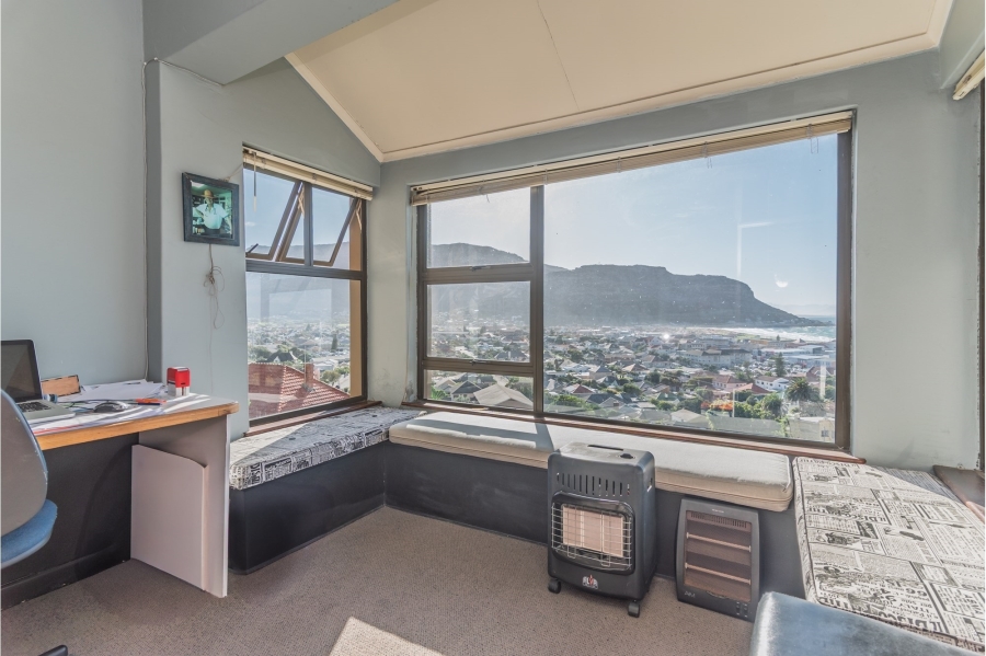 5 Bedroom Property for Sale in Fish Hoek Western Cape